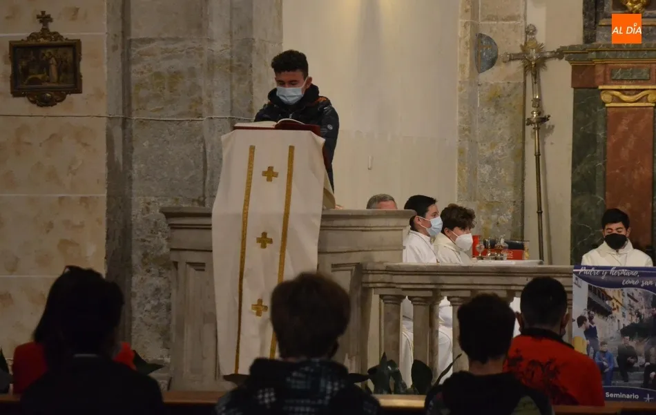 Foto 3 - La Comunidad Educativa del Seminario festeja su d&iacute;a grande con una eucarist&iacute;a  