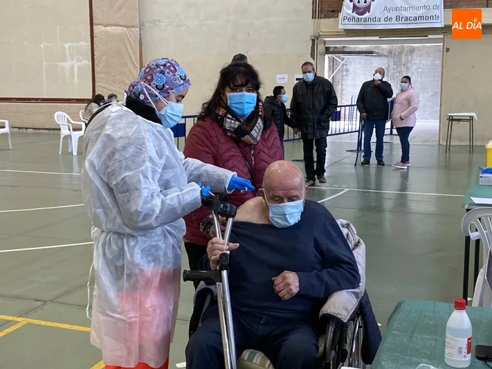 Foto 6 - M&aacute;s de 130 grandes dependientes reciben su segunda dosis de vacunaci&oacute;n masiva