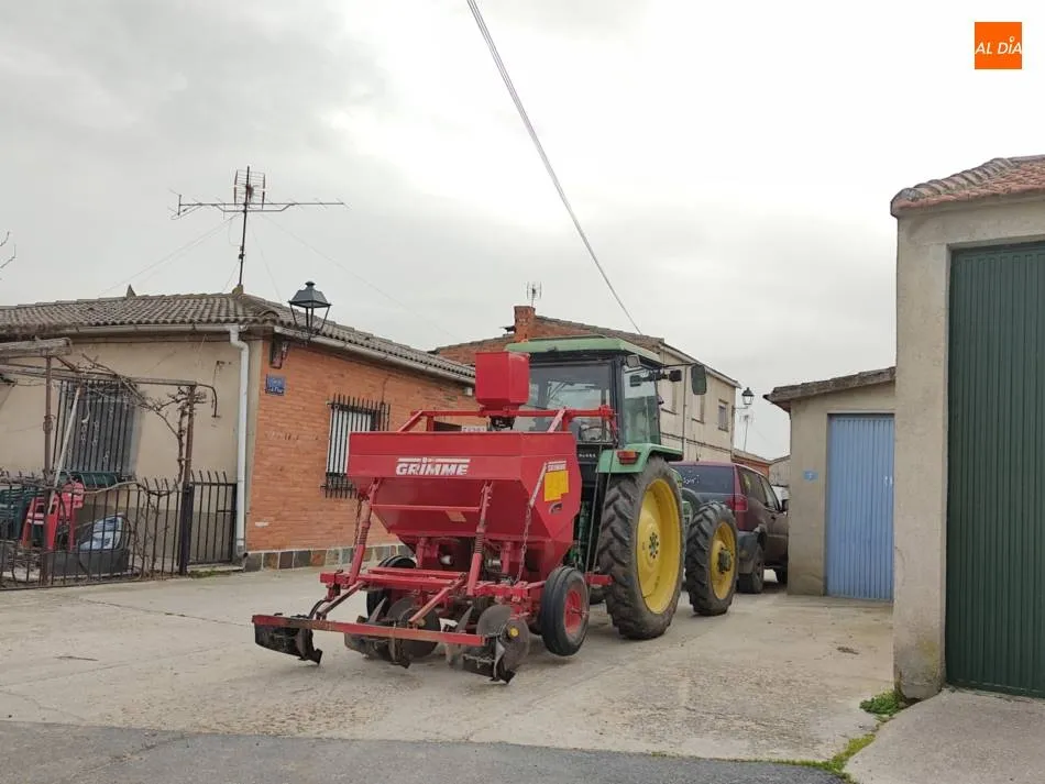 Sembradora de patatas en la zona. | Jorge Holguera