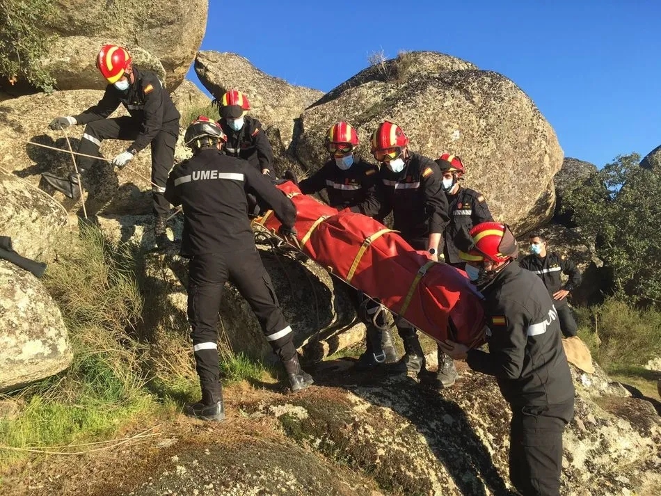 Uno de los ejercicios fue rescate vertical de víctimas - Fotos: UME