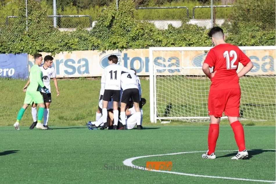 Foto 9 - Un gol de Mati en el a&ntilde;adido le da el triunfo al Salamanca UDS sobre el Hergar en Juvenil Regional ...
