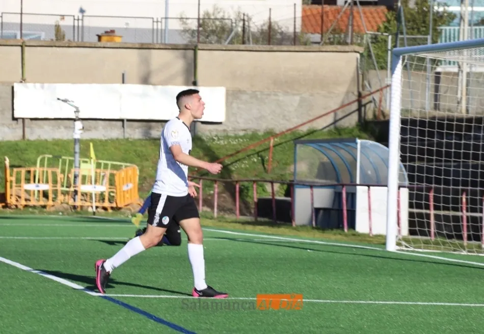 Foto 6 - Un gol de Mati en el a&ntilde;adido le da el triunfo al Salamanca UDS sobre el Hergar en Juvenil Regional ...