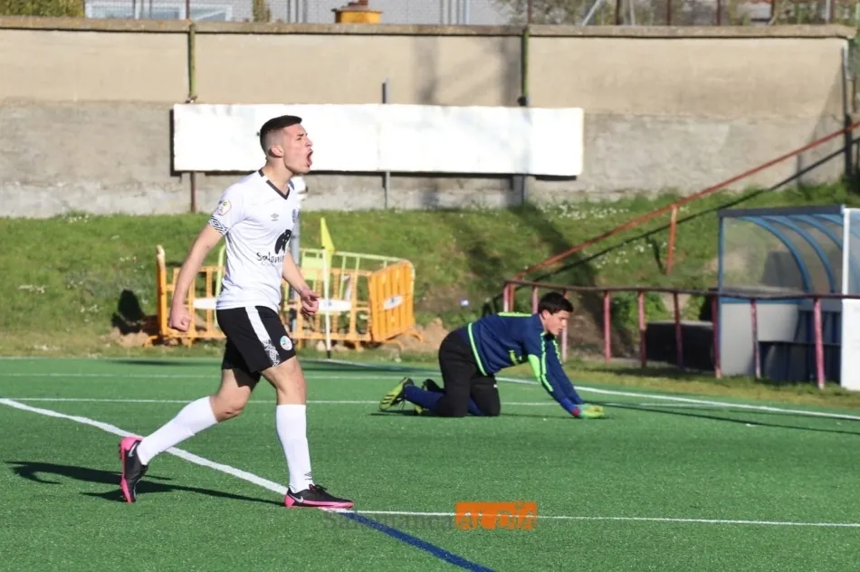 El uruguayo Seba López celebra la victoria / Lydia González