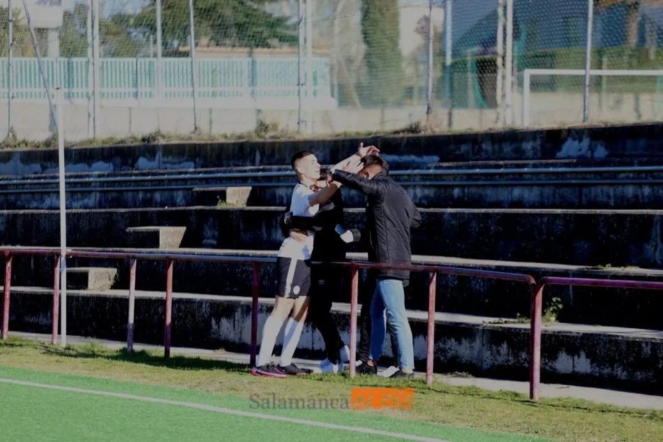 Foto 4 - Un gol de Mati en el a&ntilde;adido le da el triunfo al Salamanca UDS sobre el Hergar en Juvenil Regional ...