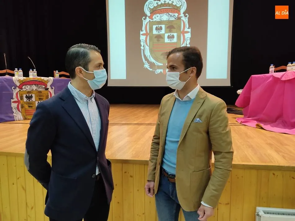 Los toreros Damián Castaño y Javier Castaño en el teatro Las Villas de Villoria. | Jorge Holguera