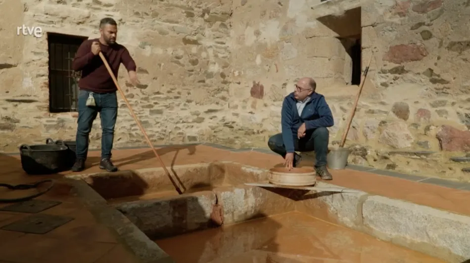 Las rutas d’ Ambrosio conoce con Tomás Pérez el arte de la filigrana