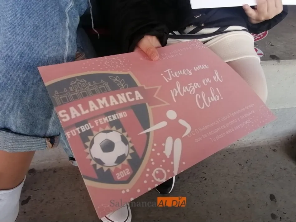 Foto 8 - Otro precioso gesto del f&uacute;tbol con Mar&iacute;a, &lsquo;la princesa guerrera futbolera&rdquo;: camisetas...
