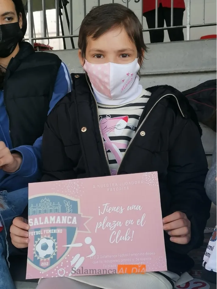 Foto 3 - Otro precioso gesto del f&uacute;tbol con Mar&iacute;a, &lsquo;la princesa guerrera futbolera&rdquo;: camisetas...