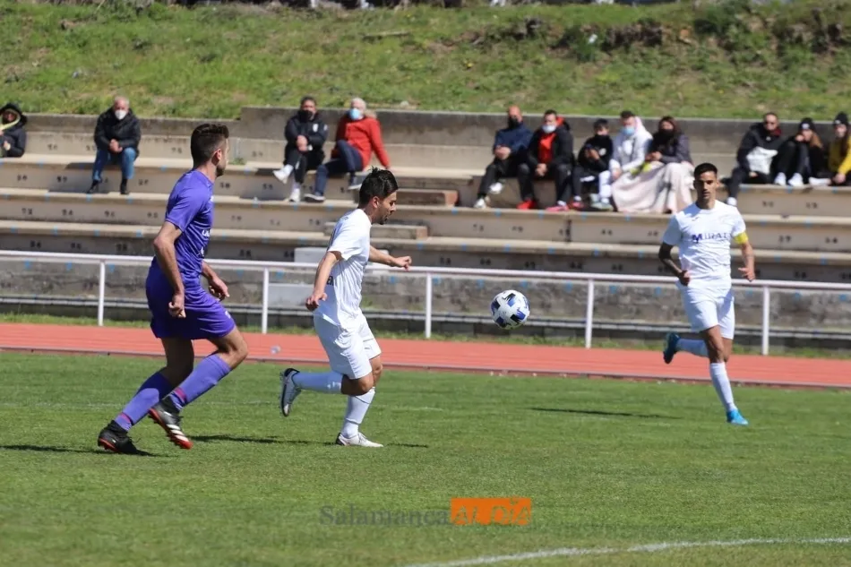 Foto 10 - Nada ni nadie puede parar al Ribert: goleada de l&iacute;der a la Bovedana en Las Pistas (3-0)