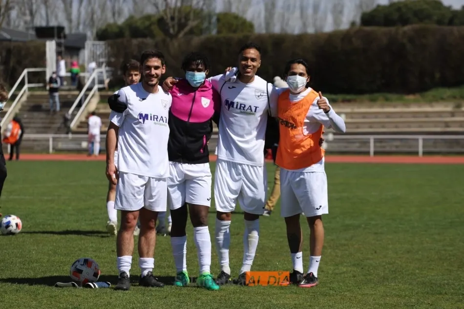 Foto 9 - Nada ni nadie puede parar al Ribert: goleada de l&iacute;der a la Bovedana en Las Pistas (3-0)