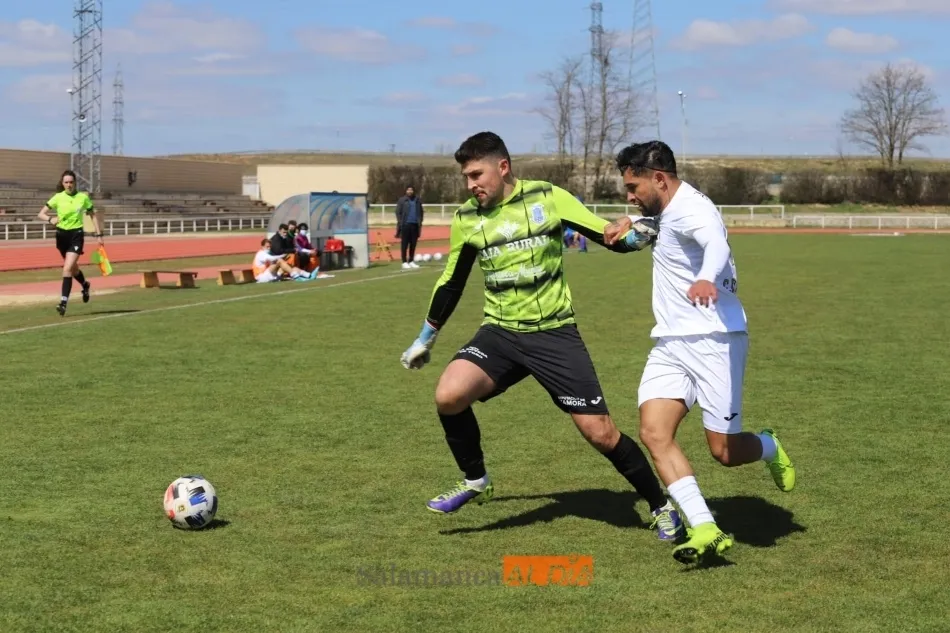 Foto 5 - Nada ni nadie puede parar al Ribert: goleada de l&iacute;der a la Bovedana en Las Pistas (3-0)