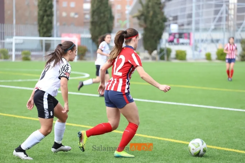 Foto 10 - El Salamanca UDS Femenino logra un &lsquo;puntazo&rsquo; tras reponerse ante el todopoderoso Atleti &lsquo;C&rsquo; ...