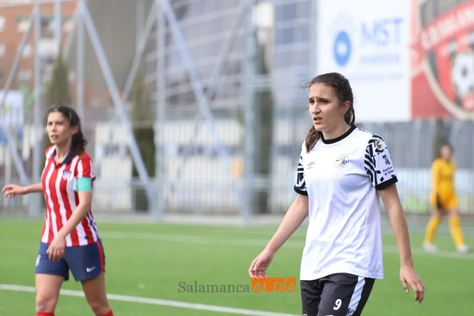 Foto 9 - El Salamanca UDS Femenino logra un &lsquo;puntazo&rsquo; tras reponerse ante el todopoderoso Atleti &lsquo;C&rsquo; ...