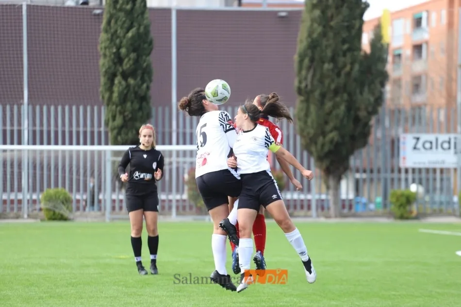 Foto 5 - El Salamanca UDS Femenino logra un &lsquo;puntazo&rsquo; tras reponerse ante el todopoderoso Atleti &lsquo;C&rsquo; ...