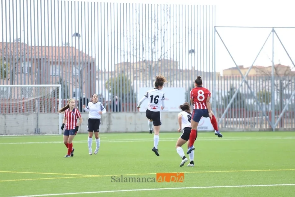 Foto 2 - El Salamanca UDS Femenino logra un &lsquo;puntazo&rsquo; tras reponerse ante el todopoderoso Atleti &lsquo;C&rsquo; ...