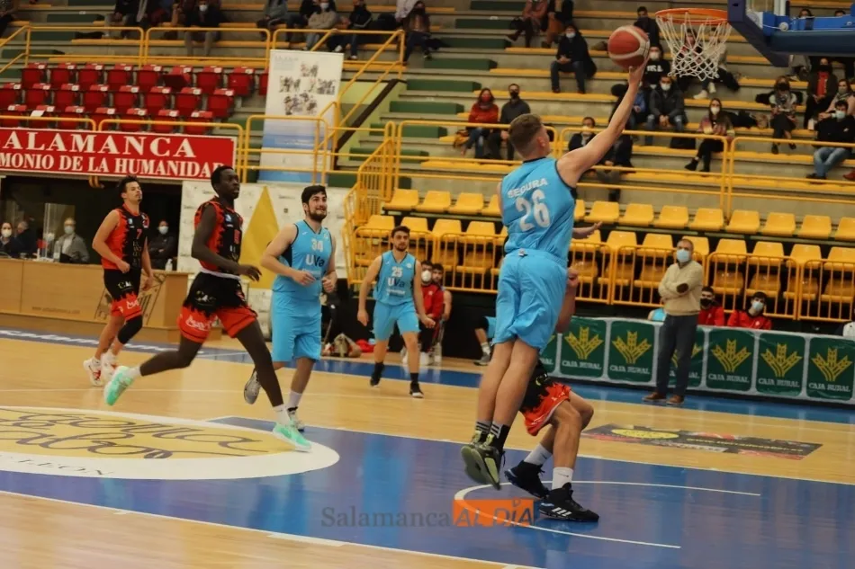 Foto 5 - El CB Tormes supera a la Universidad de Valladolid en W&uuml;rzburg (76-67)