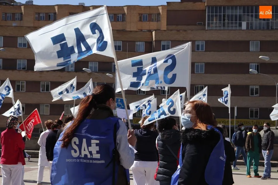 Foto 6 - Los T&eacute;cnicos en Cuidados de Enfermer&iacute;a protestan por el &ldquo;discriminatorio acuerdo de la Junta...