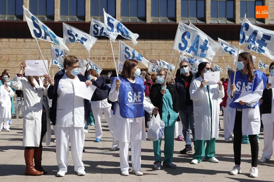 Foto 4 - Los T&eacute;cnicos en Cuidados de Enfermer&iacute;a protestan por el &ldquo;discriminatorio acuerdo de la Junta...