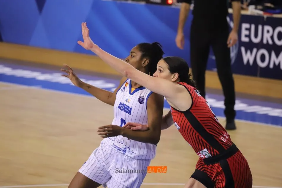 Foto 2 - El Perfumer&iacute;as Avenida se mete en el quinteto ideal de la Liga con Hayes y Katie Lou