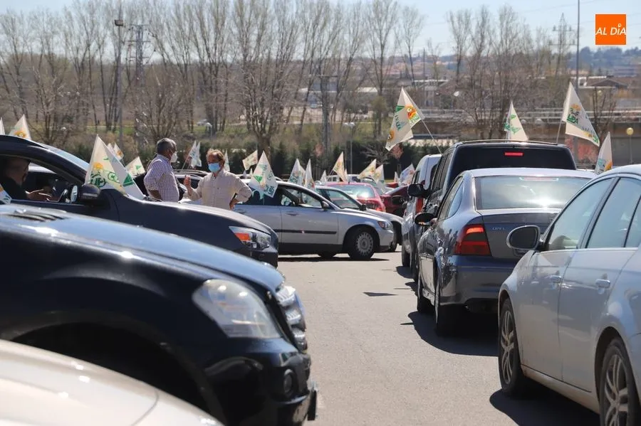 Foto 2 - Multitudinaria caravana de ganaderos salmantinos para protestar por la nueva protecci&oacute;n del lobo