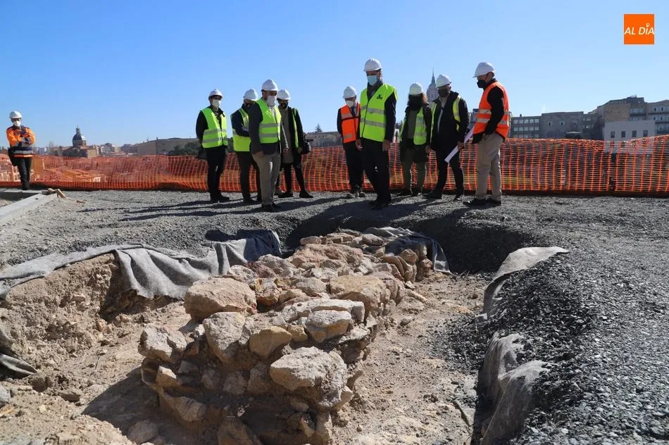 Uno de los restos arqueológicos localizados en las laderas del Cerro de San Vicente. Foto de Lydia González