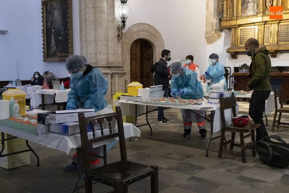 Foto 6 - Arranca en Salamanca la vacunaci&oacute;n de profesores y trabajadores de los centros educativos&nbsp;