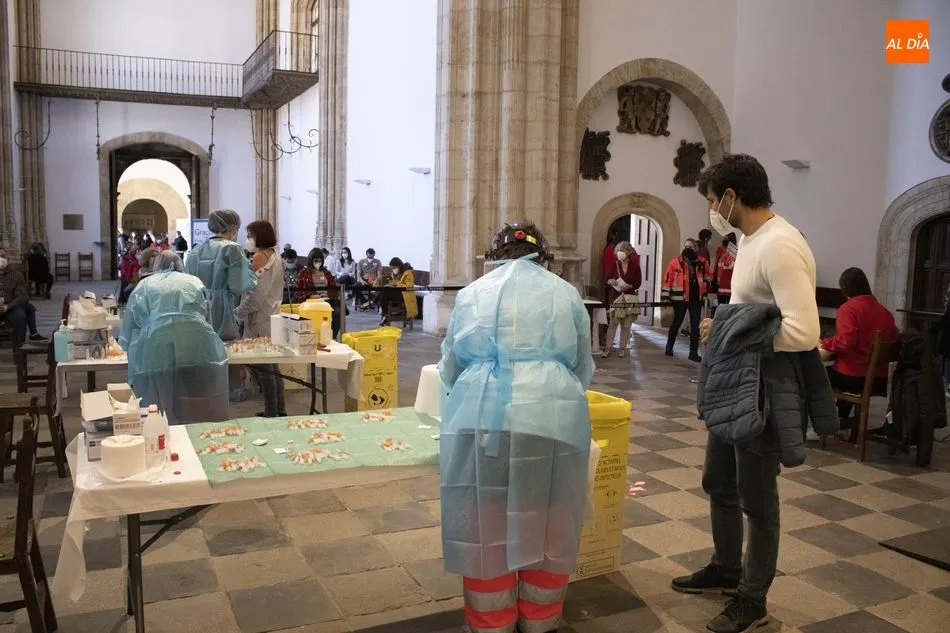 Foto 3 - Arranca en Salamanca la vacunaci&oacute;n de profesores y trabajadores de los centros educativos&nbsp;