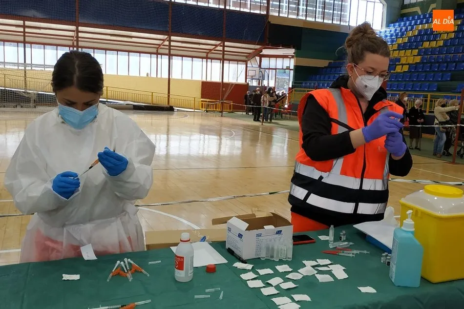 Foto 7 - Llegan a B&eacute;jar 200 vacunas para segundas dosis de mayores de 90 a&ntilde;os y primeras de mayores de 85