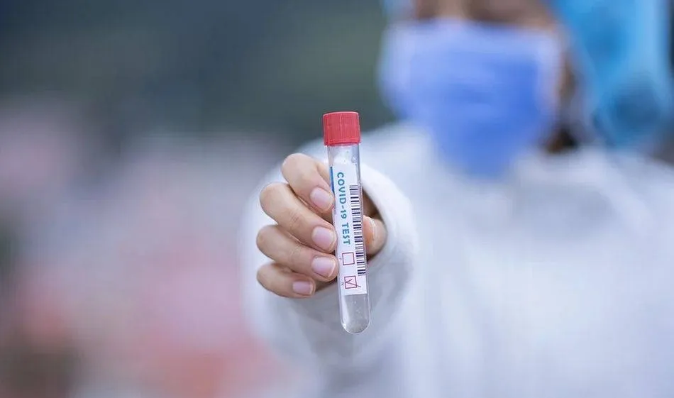 Sanidad alerta del crecimiento de la variante sudafricana en España  