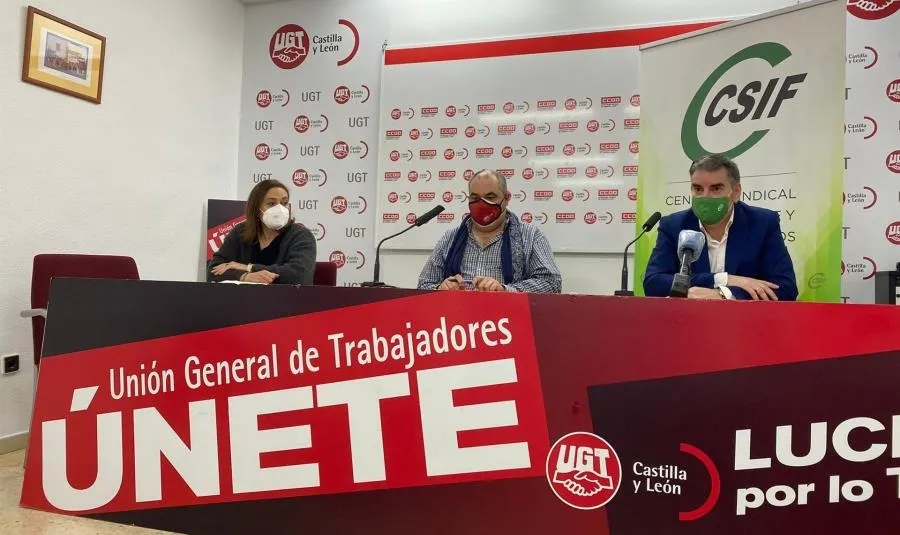 De izquierda a derecha, los responsbles de CCOO, UGT y CSIF Elena Calderón, Tomás Pérez Urueña y Benjamín Castro, respectivamente. Foto UGT