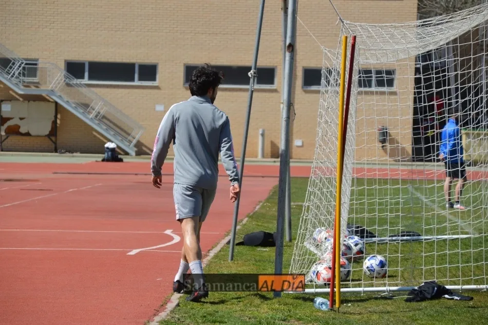 Foto 10 - Juancho reaparece y Javi Navas se retira del entrenamiento del Salamanca UDS por una sobrecarga