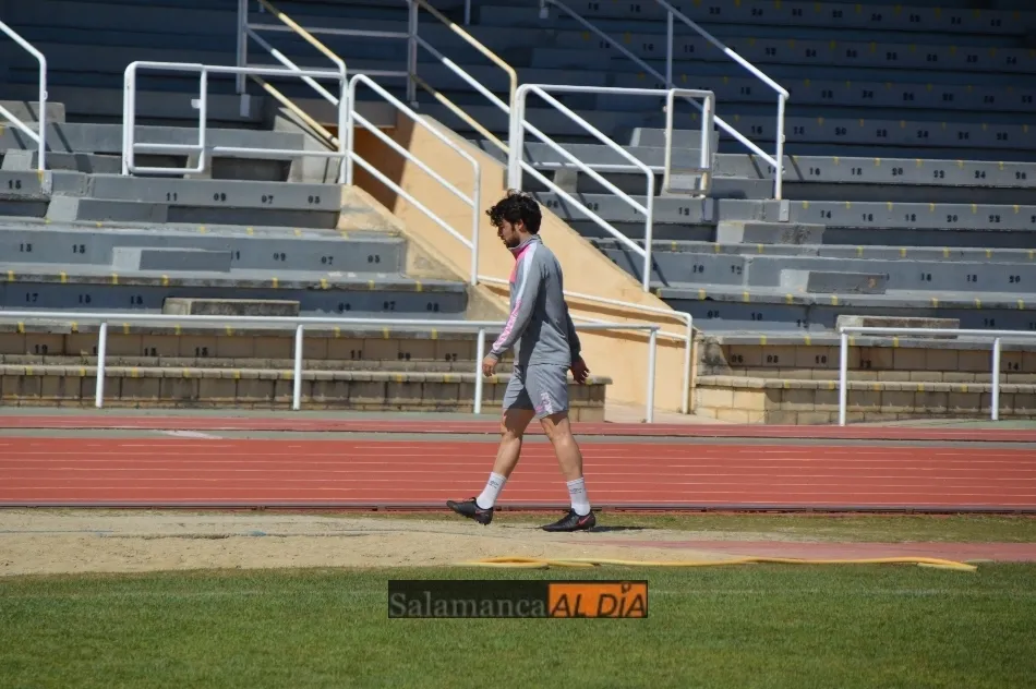 Foto 7 - Juancho reaparece y Javi Navas se retira del entrenamiento del Salamanca UDS por una sobrecarga