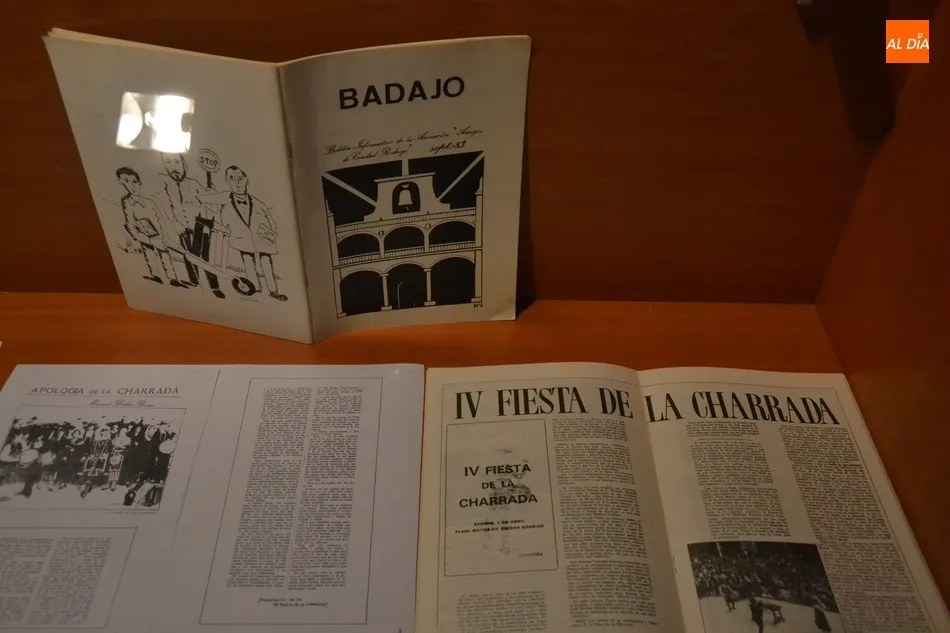 Foto 3 - Inaugurada una complet&iacute;sima exposici&oacute;n en recuerdo de la Fiesta de La Charrada  