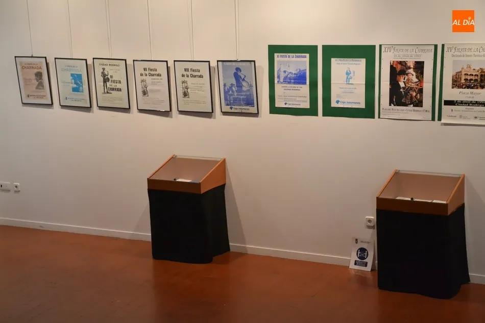Foto 4 - Inaugurada una complet&iacute;sima exposici&oacute;n en recuerdo de la Fiesta de La Charrada  