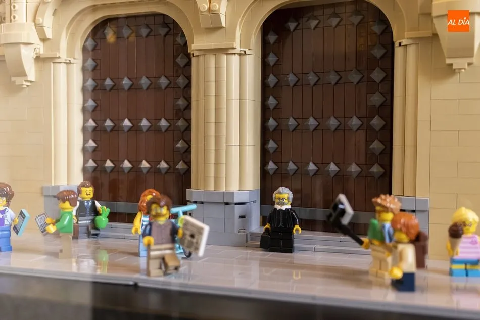 Foto 4 - La fachada rica de la Universidad, construida con 5.600 piezas de Lego&nbsp;