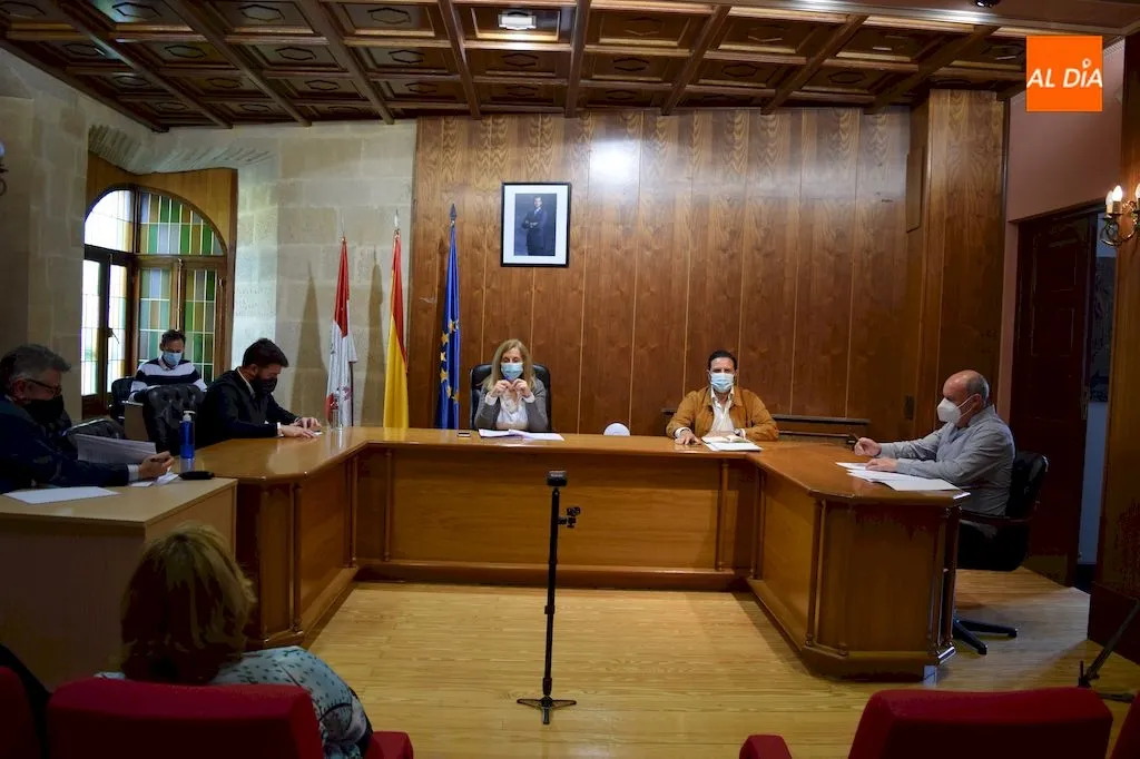 Foto 3 - El pleno del Ayuntamiento de Alba de Tormes aprueba volver a condonar la tasa de terrazas