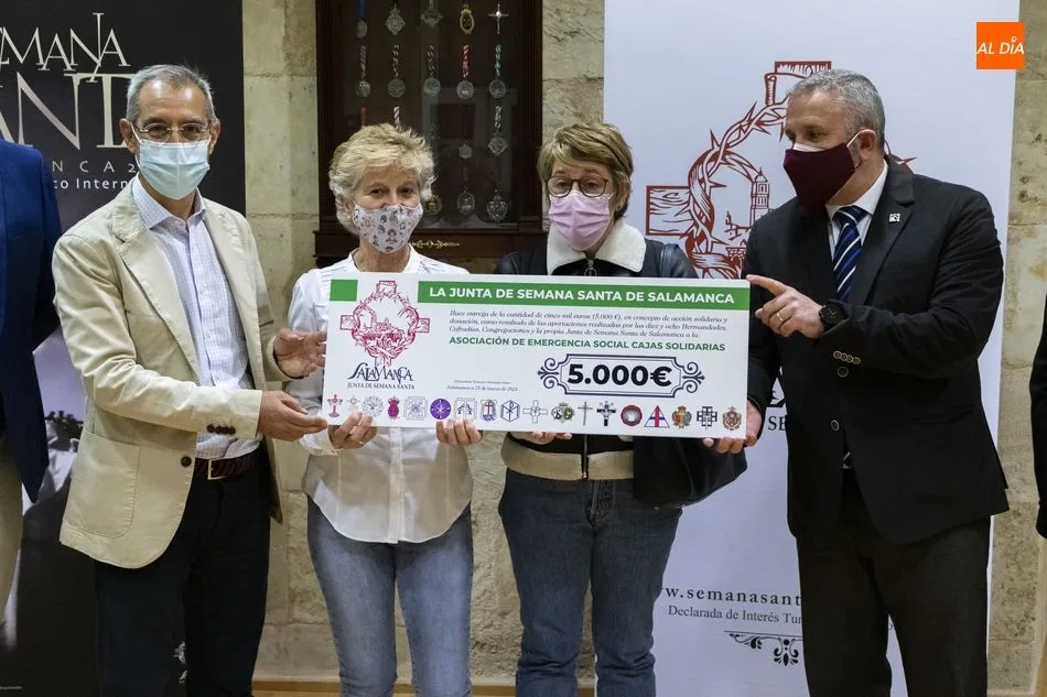 Foto 2 - La Junta de Semana Santa y Cajas Solidarias a&uacute;nan esfuerzos para paliar situaciones de...
