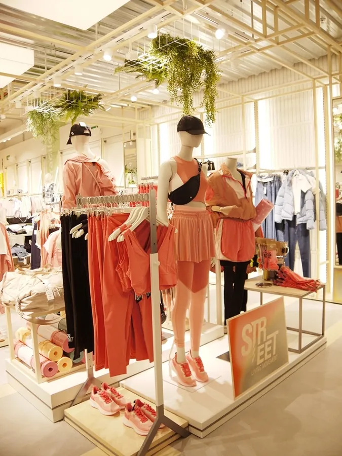 Foto 4 - Stradivarius estrena tienda en el Centro Comercial El Tormes