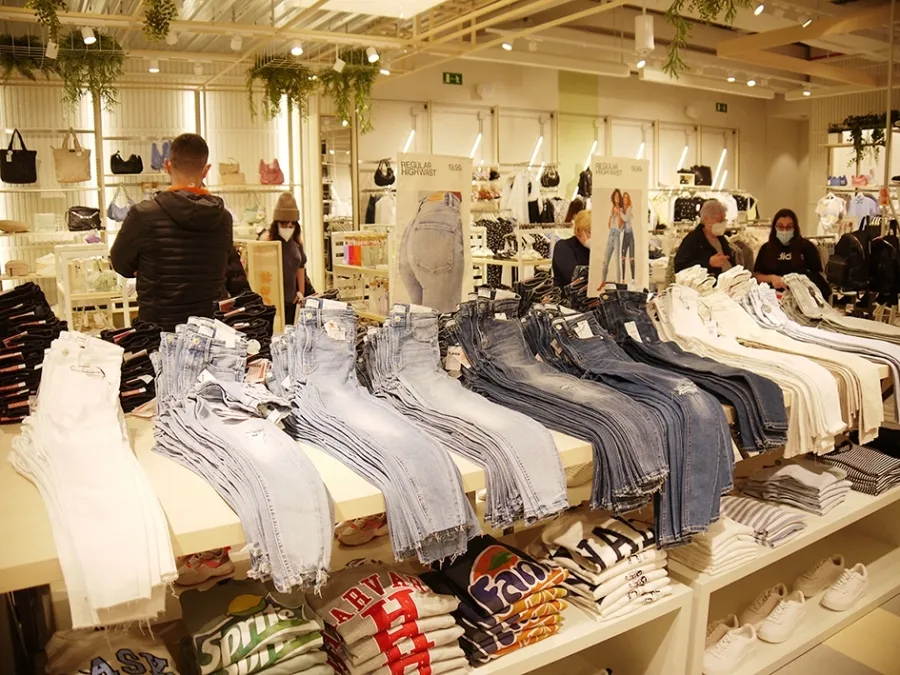 Foto 2 - Stradivarius estrena tienda en el Centro Comercial El Tormes