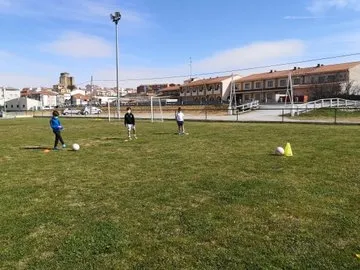 Foto 3 - El f&uacute;tbol no para en vacaciones con el Campus de Semana Santa del Alba de Tormes CF