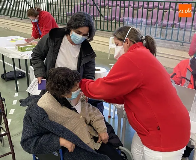 Foto 4 - La segunda dosis de la vacuna Covid llega a 138 pacientes de entre 90 y 86 a&ntilde;os