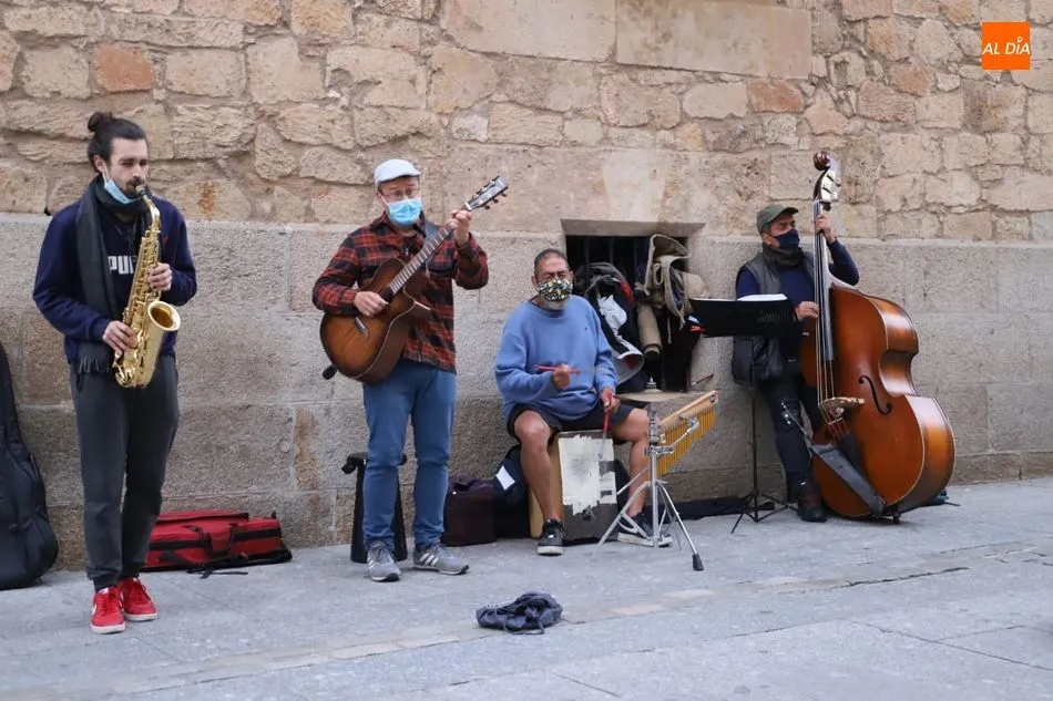 Foto 9 - Las calles de Salamanca se llenan de p&uacute;blico disfrutando de la Semana Santa