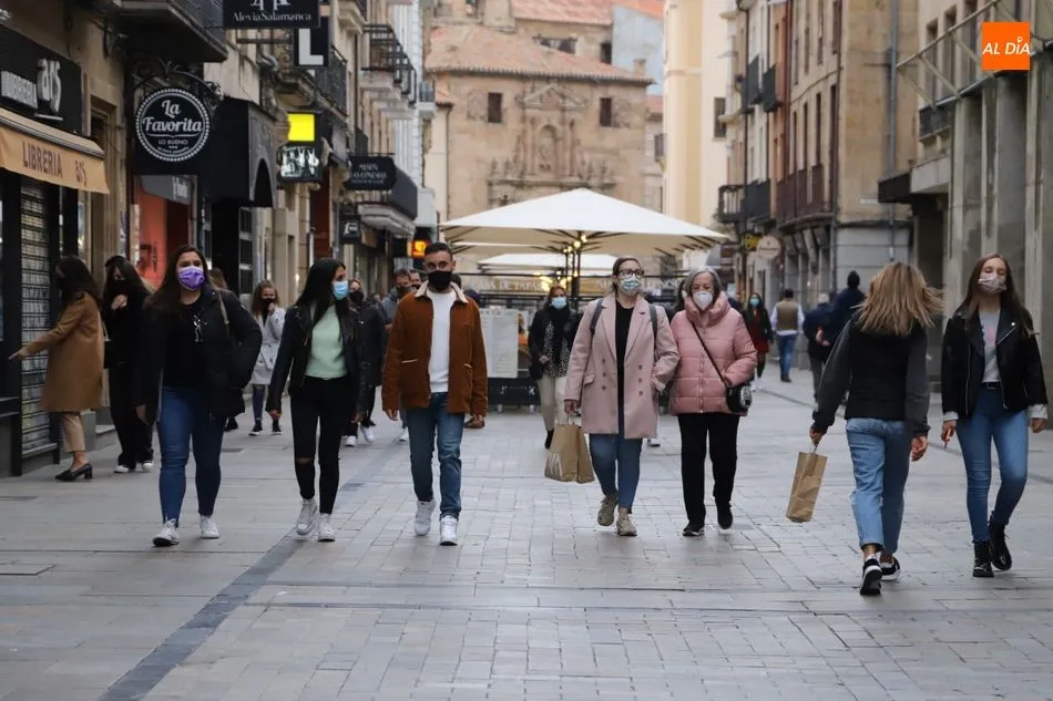 Foto 8 - Las calles de Salamanca se llenan de p&uacute;blico disfrutando de la Semana Santa