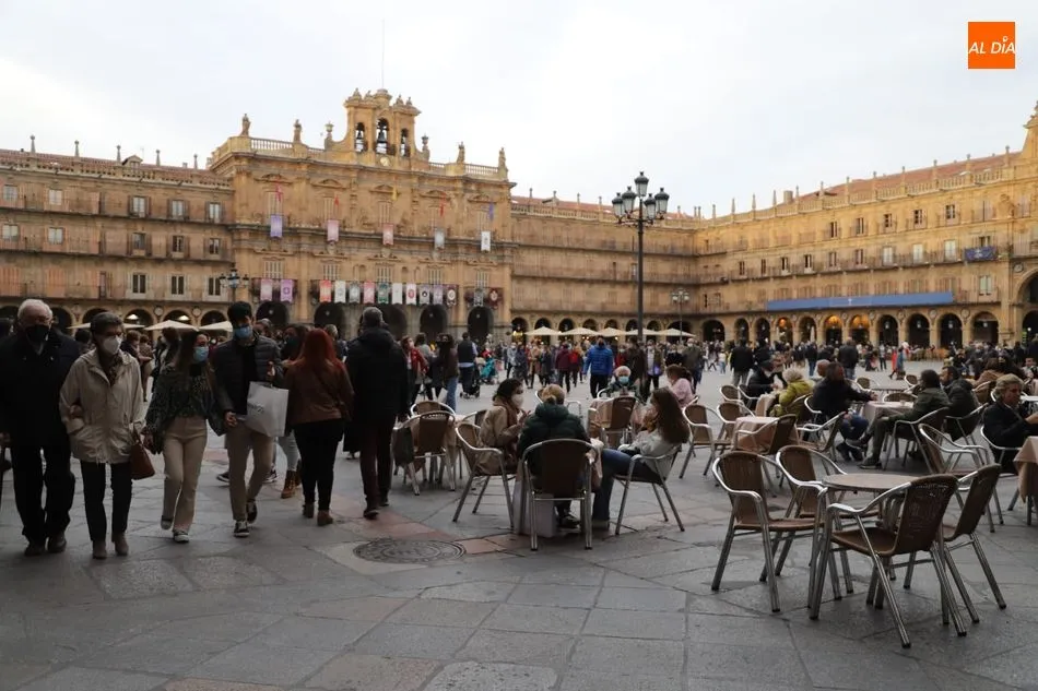 Foto 7 - Las calles de Salamanca se llenan de p&uacute;blico disfrutando de la Semana Santa