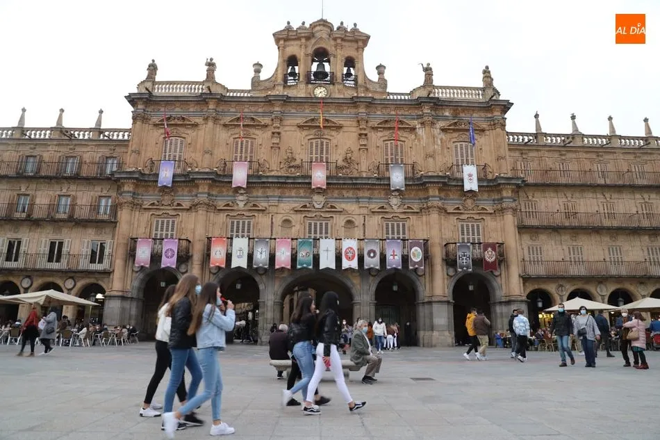 Foto 5 - Las calles de Salamanca se llenan de p&uacute;blico disfrutando de la Semana Santa