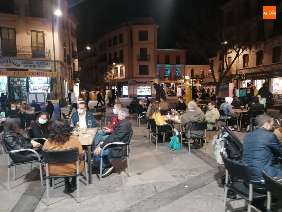 Foto 11 - Salamanca se suma un a&ntilde;o m&aacute;s a la Hora del Planeta