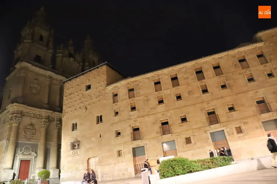 Foto 9 - Salamanca se suma un a&ntilde;o m&aacute;s a la Hora del Planeta