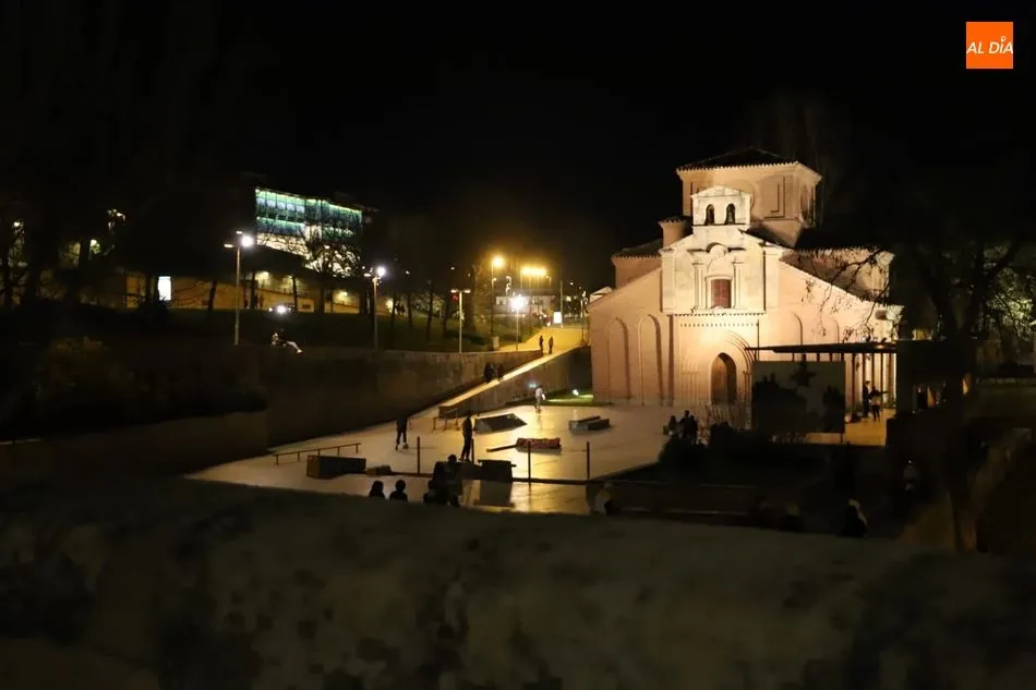 Foto 6 - Salamanca se suma un a&ntilde;o m&aacute;s a la Hora del Planeta