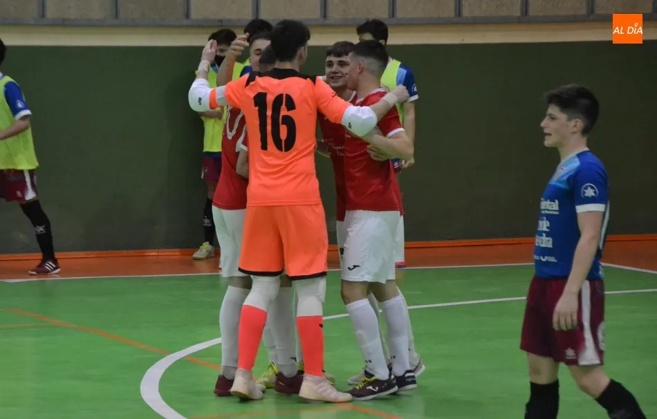 Foto 4 - El III Juvenil encaja ante el Leis Pontevedra su 1&ordf; derrota de esta fase tras hacer demasiados...