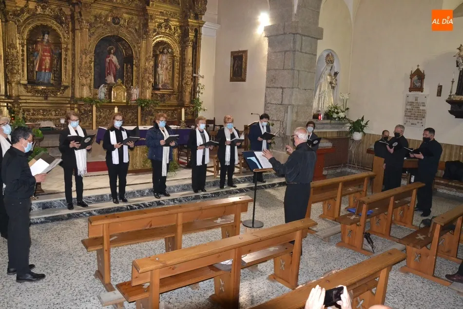 Foto 11 - El Coro de San Andr&eacute;s inaugura la Semana Santa en su Parroquia con un concierto  